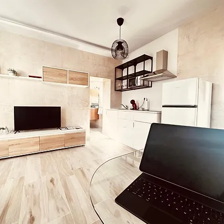 Cherry Deluxe Apartment